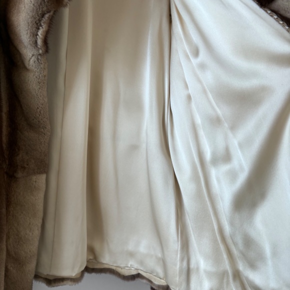 Vintage mink fur coat. - Picture 6 of 11